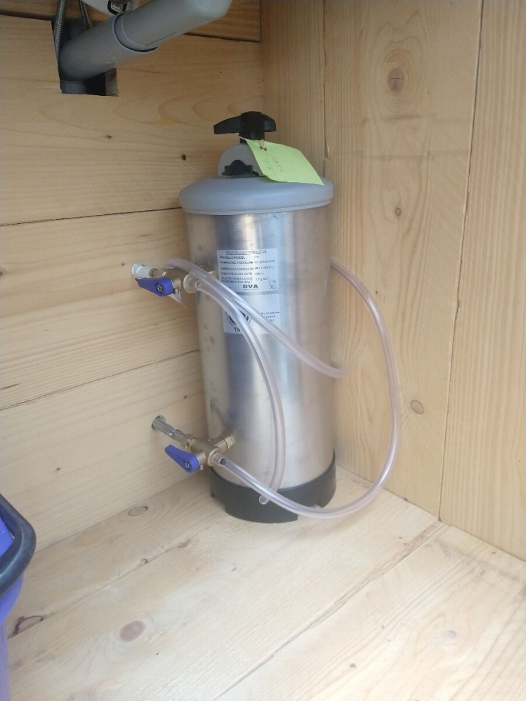 The 12-litre DVA water softener in use