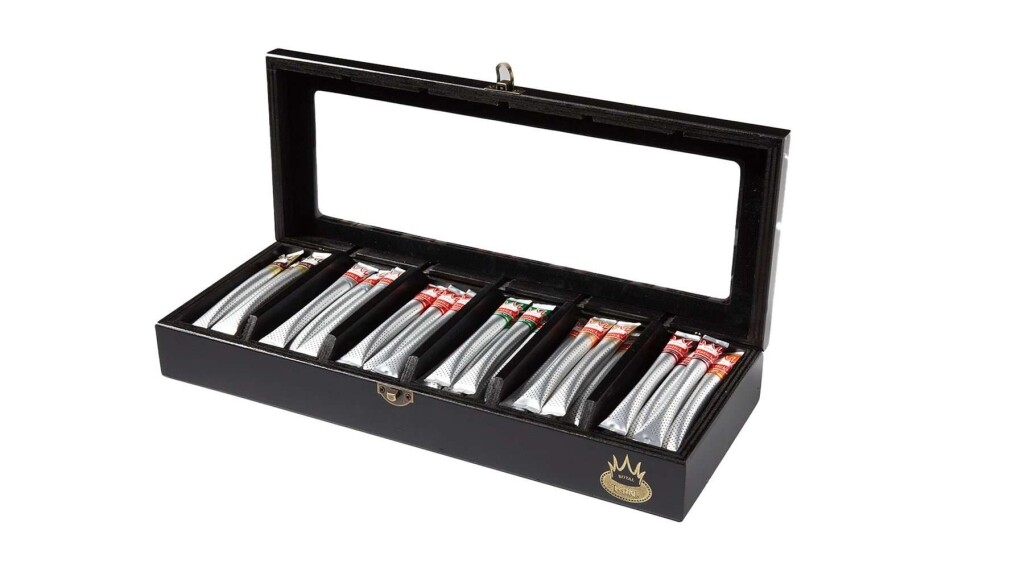 Royal T handmade black tea chest including 60 tea sticks